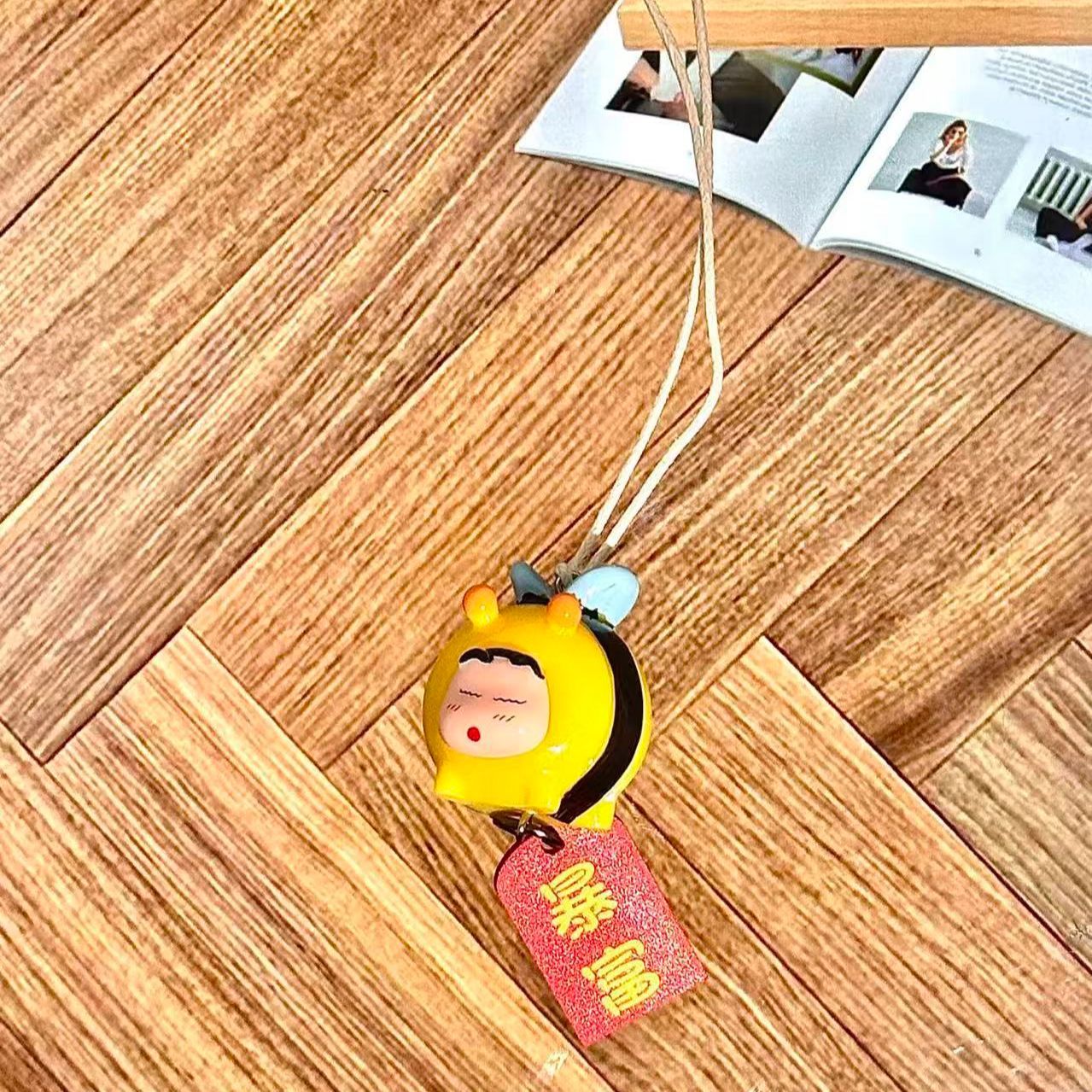 짱구는 못말려 꿀벌 코스프레 피규어 자동차 장식 펜던트 - Car Accessories For Inside 리뷰 및 가격