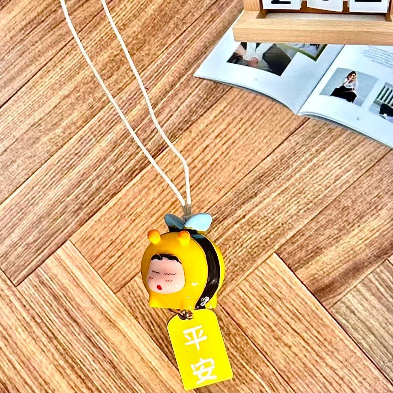 짱구는 못말려 꿀벌 코스프레 피규어 자동차 장식 펜던트 - Car Accessories For Inside 리뷰 및 가격